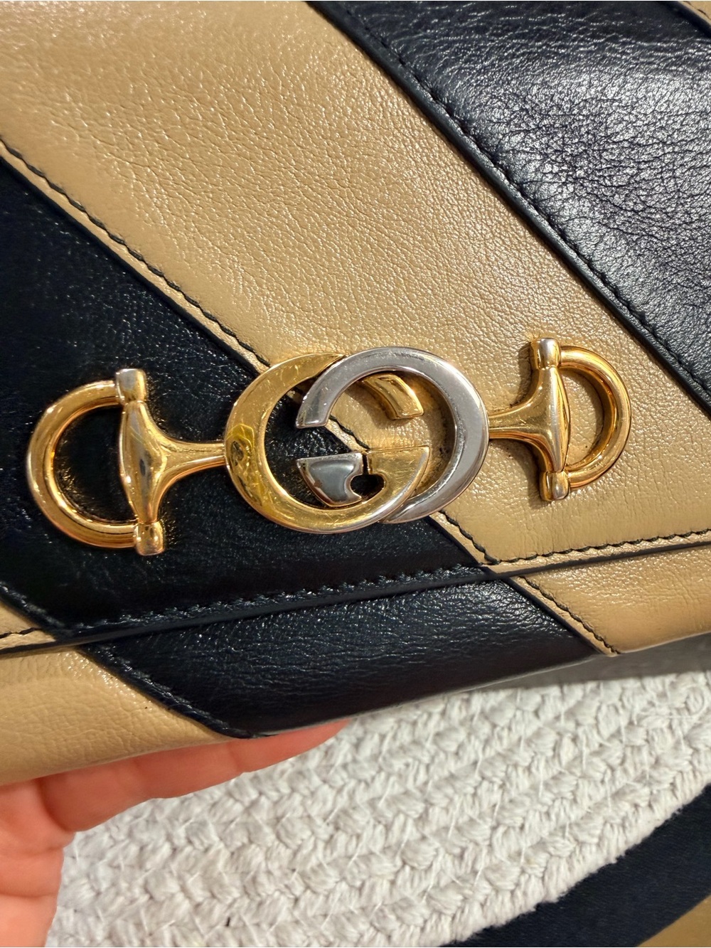 Gucci Zumi Black & Beige Diagonal Stripe Continental Wallet | Gucci Box - Picture 13 of 15